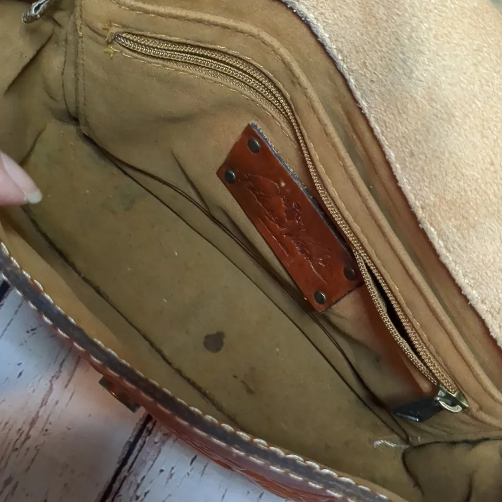 Patricia Nash Leather Tooled Cross Body Purse - Picture 6 of 8